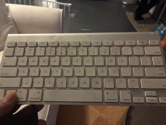 Apple Wireless Keyboard – White/Silver – Works Great