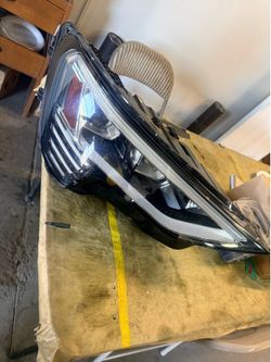 2022 Audi E-tron  right headlight