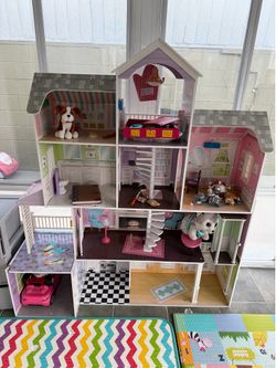 4 ft Dollhouse