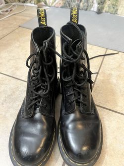 Dr. Martens Women’s boots- Air wair