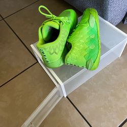 Basketball cleats