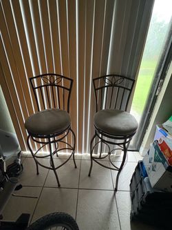 Set of 2 Metal Swivel Bar Stools