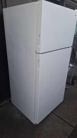 APARTMENT REFRIGERATOR (DELIVERED)