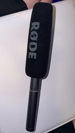 RØDE Shotgun Microphone with Windscreen