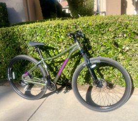 Cannondale 29er Mountain Bike - Front Suspension, Disk Brakes - Excellent Condition