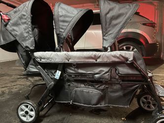 Triple stroller by GAGGLE foundations