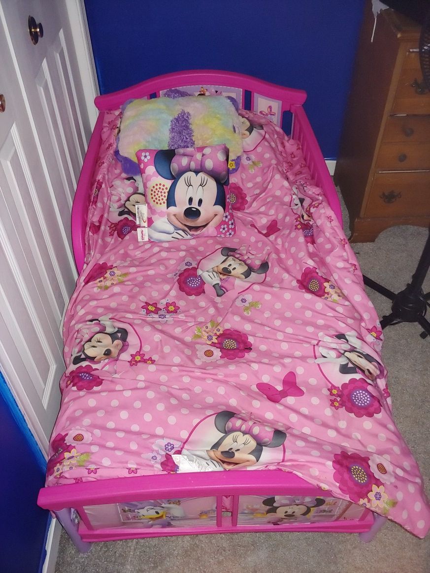 Minnie Mouse Toddler Bed