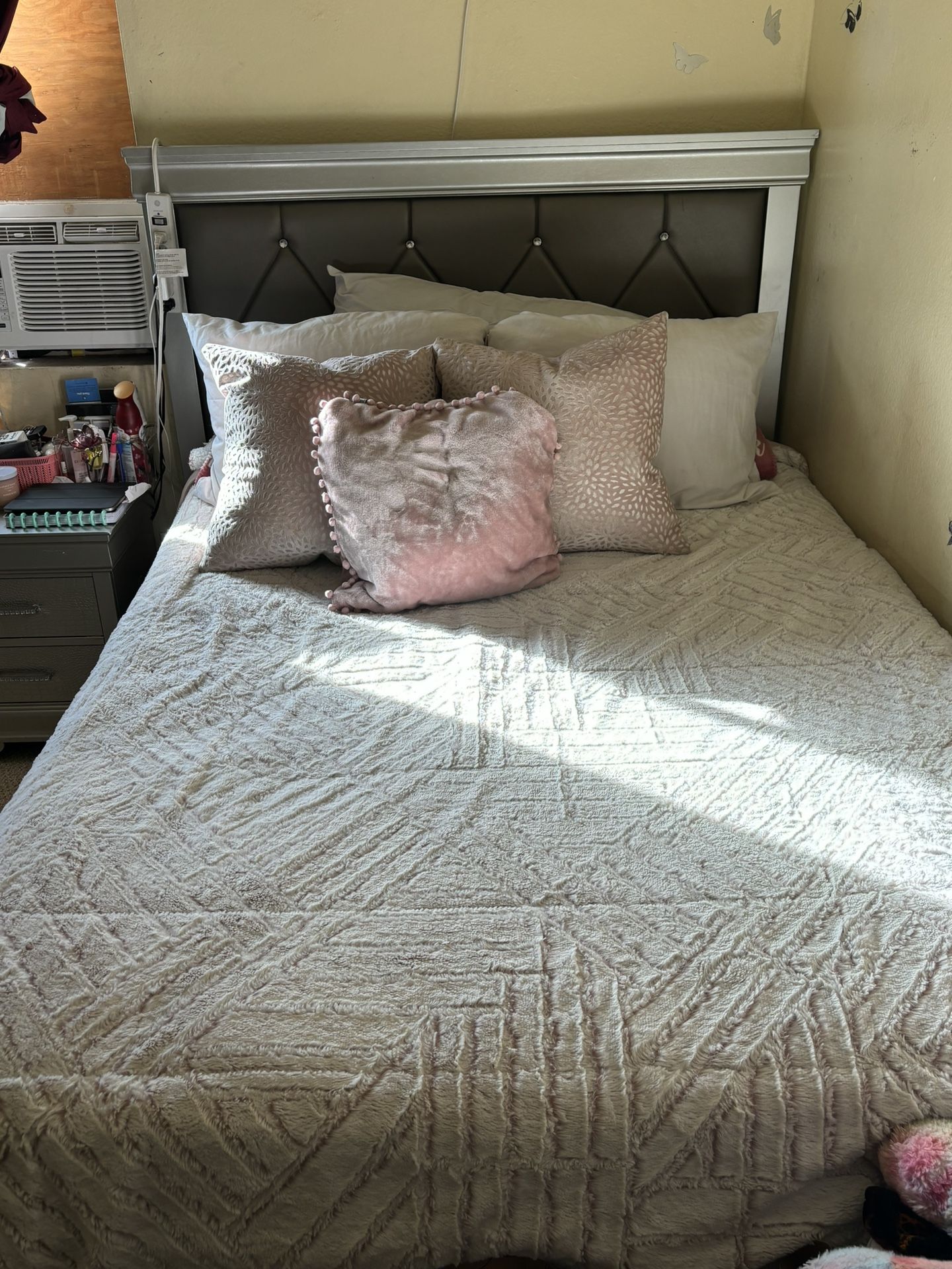 Full Size Bedroom Set !!! for Sale in San Bernardino, CA OfferUp