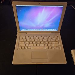 Apple MacBook A1181 13.3"  Early 2008 2.4GHz Core 2 Duo 2GB RAM 120GB SSD