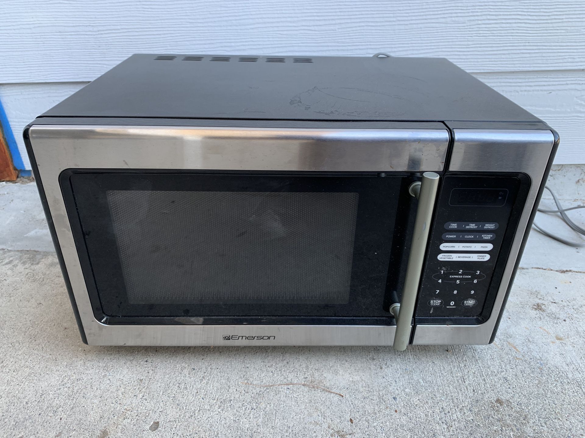 Emerson 900 Watt Microwave for Sale in MONARCH BAY, CA OfferUp