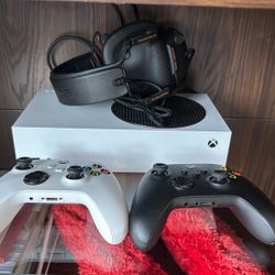 XBOX Series S With Two Controllers & Headset 