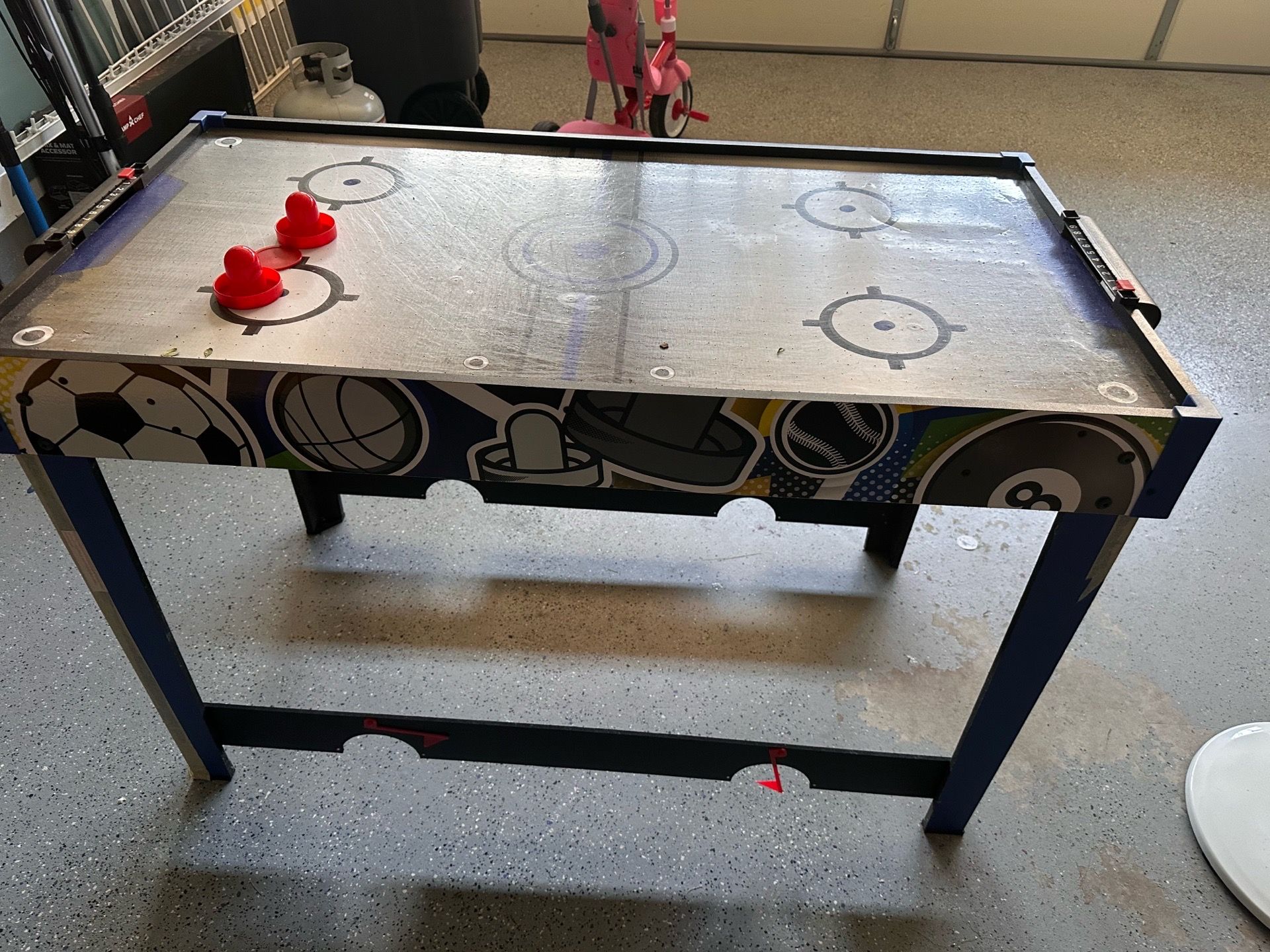 Air hockey table
