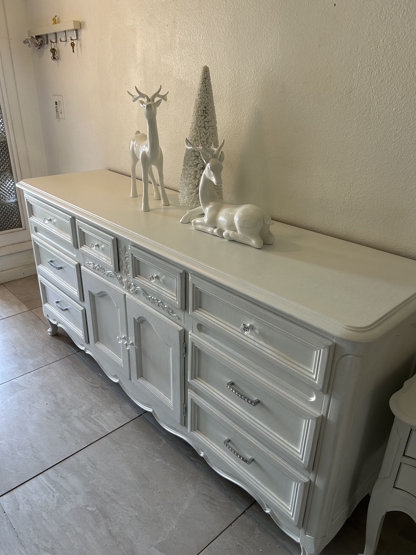 Beautiful Dresser & Nightstand 