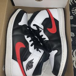 Jordan 1 MIDS