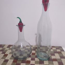 Set of 2 Handblown Bubble Glass Bottle Caraf Wine Decanter with Blown Red Pepper Stopper.
 The tallest bottle is 11 inches tall 