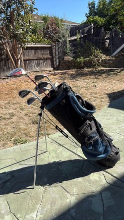 Ping. Complete golf club set nice driver. Putter with super light back with a stand very good condition.
