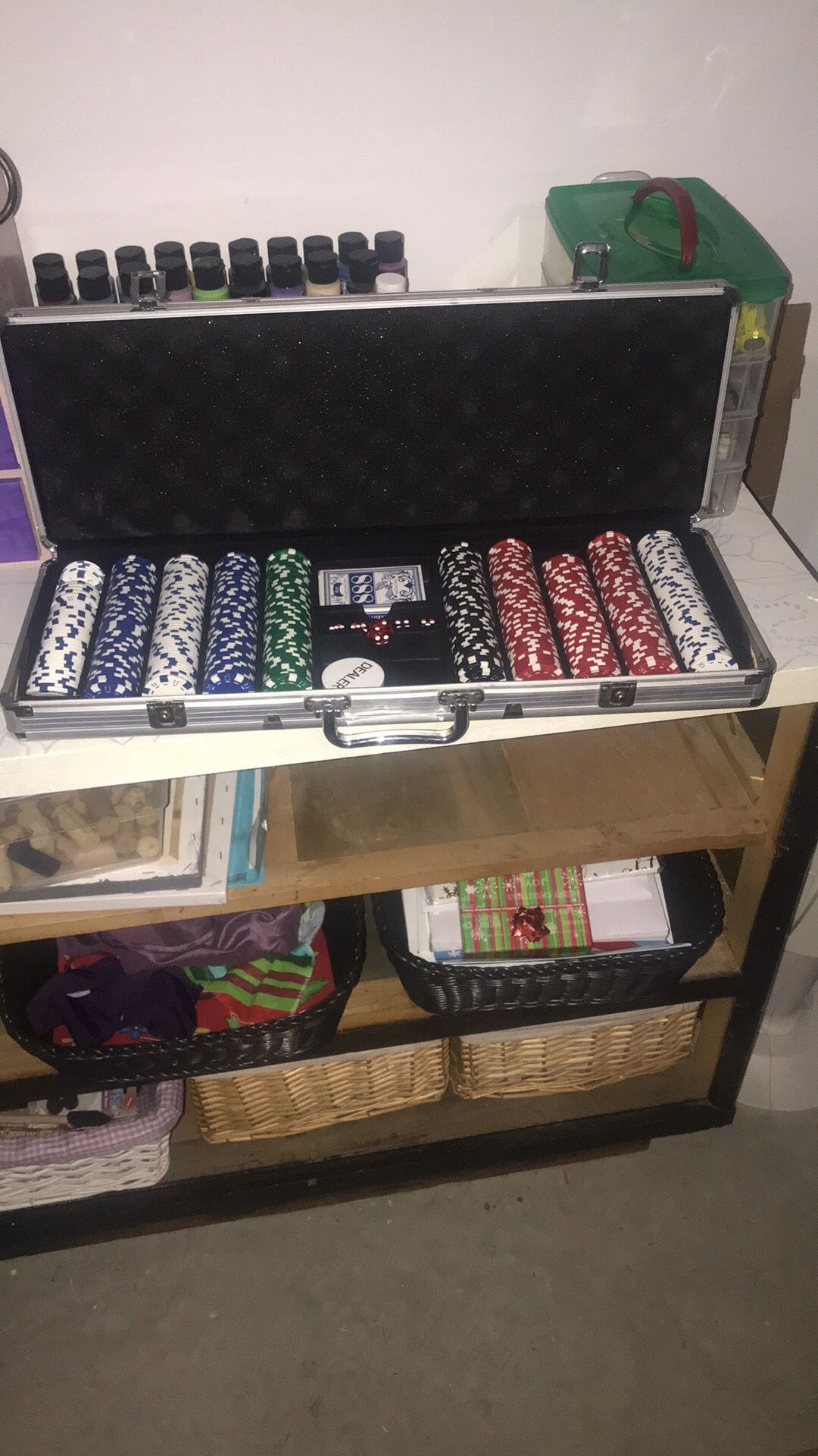 Poker set in silver case