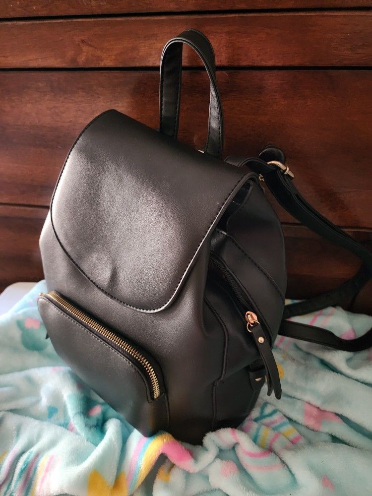 BLACK GENUINE LEATHER BACKPACK PURSE