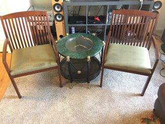 Clock Table and chairs **Trade**