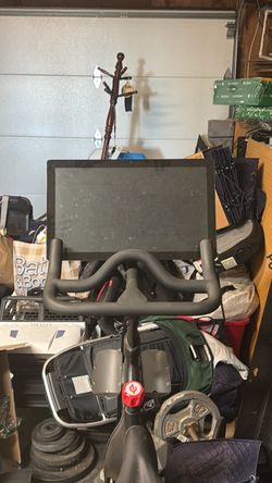 2020 Peloton Exercise Bike + 2lb Hand Weights