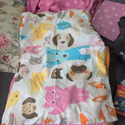 Cute Twin Bed Set, Flat, Fitted Sheets, Comforter, 2 Pillowcases 