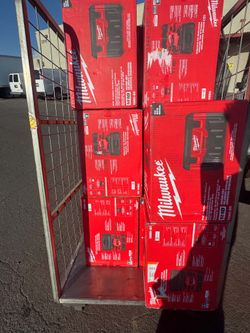 Milwaukee
M18 18-Volt 2 Gal. Lithium-Ion Cordless Wet/Dry Vacuum (Vacuum-Only