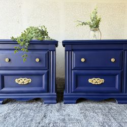 Set Of 2 Navy Blue Vintage Nightstands. Refreshed & Stunning! Delivery Avaiable 