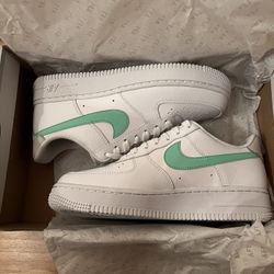 Nike Air Force 1 White Green Glow Size 7W Or 5.5 Mens New With Box AF1
