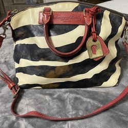 Dooney & Bourke Leather bag.