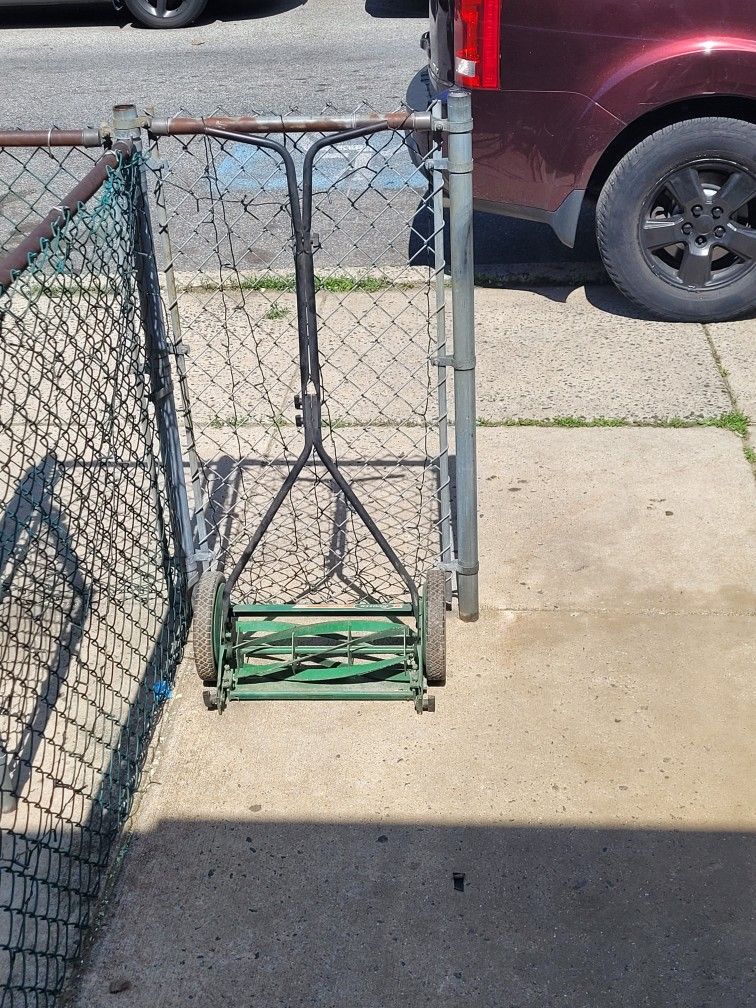 16' Manual Lawn Mower