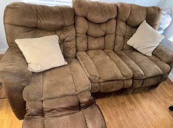 Comfortable 3-seater reclining sofa.