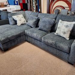 35504.... 2 Pc. Sectional 