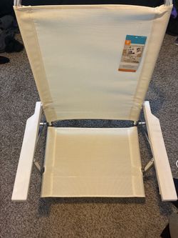 Four brand new beach chairs, never used