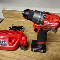 ::::: Milwauke  M12 FUEL BRUSLESS 1/2" DRILL::::::
