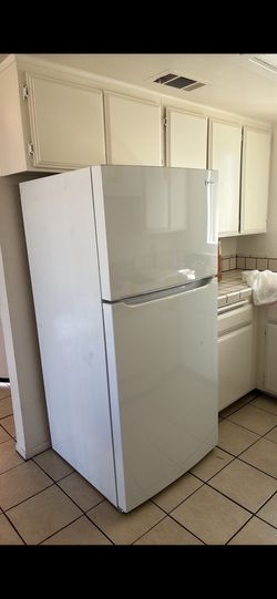 Frigidaire Apartment Size Fridge