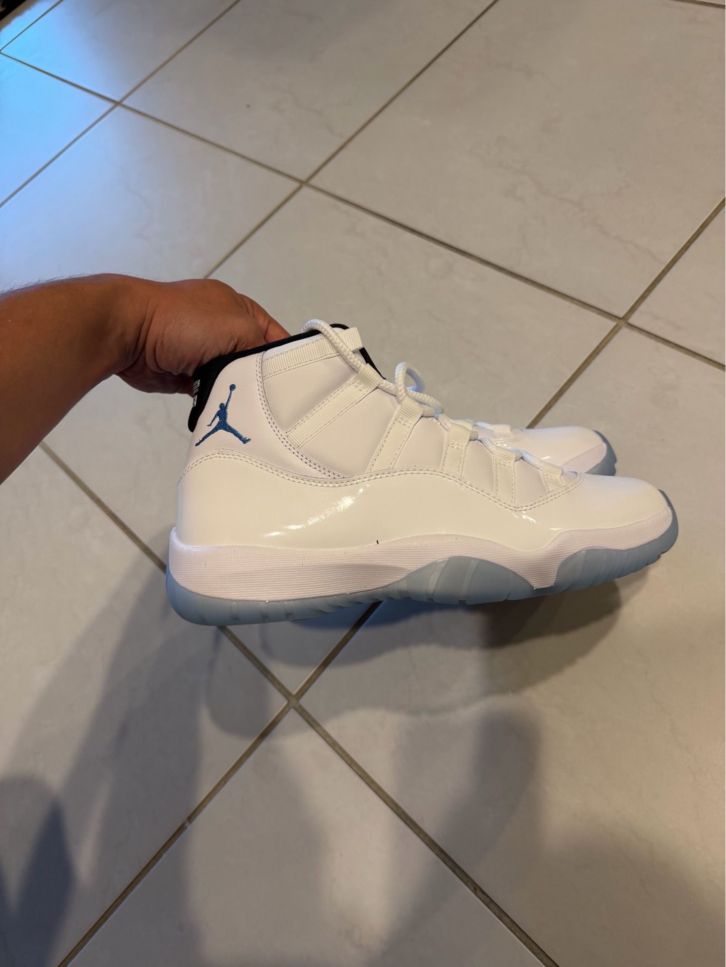 Jordan 11 Retro ‘Columbia/Legend blue’ size 9.5