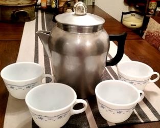 Vintage coffee pot & Cups