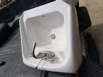 2 bathroom sinks