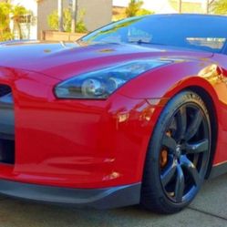 2O10 Nissan GT-R Red
