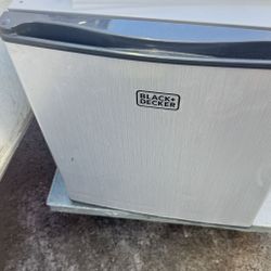Like new black and decker cube Refrigerator