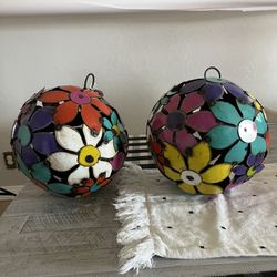 Garden Metal Floral Decorative Garden Ball, Set of 2, Metal Garden Spheres for Yard, Lawn, Porch, Patio, Home Decoratio