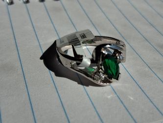 14kt White Gold w/ Diamond & Emerald Stone. 3.24 grams.