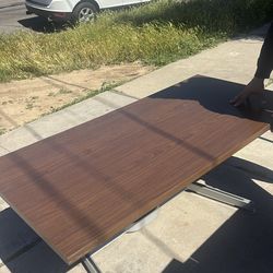 Adjustable office desk