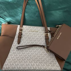 Michael Kors Bags For Women(Hand Bag Included)