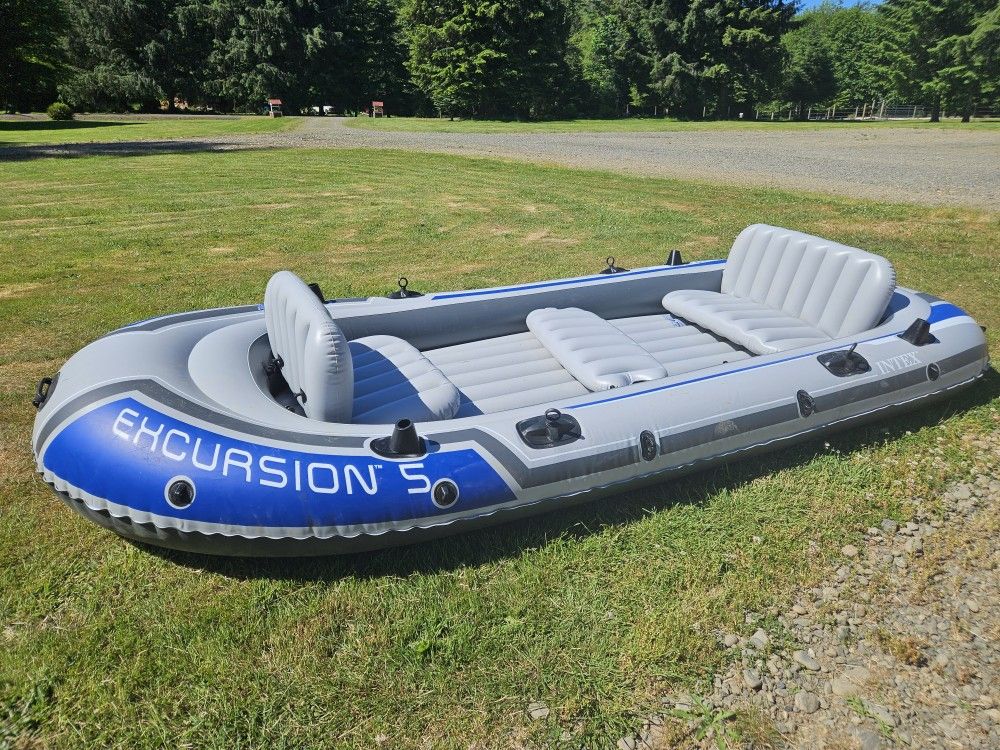 Excursion Inflatable 5 Person Boat