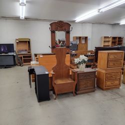 Vintage Entryway Seat With Hangers