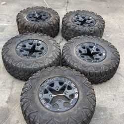 5 Can An maverick x3 stock black rims with Tire