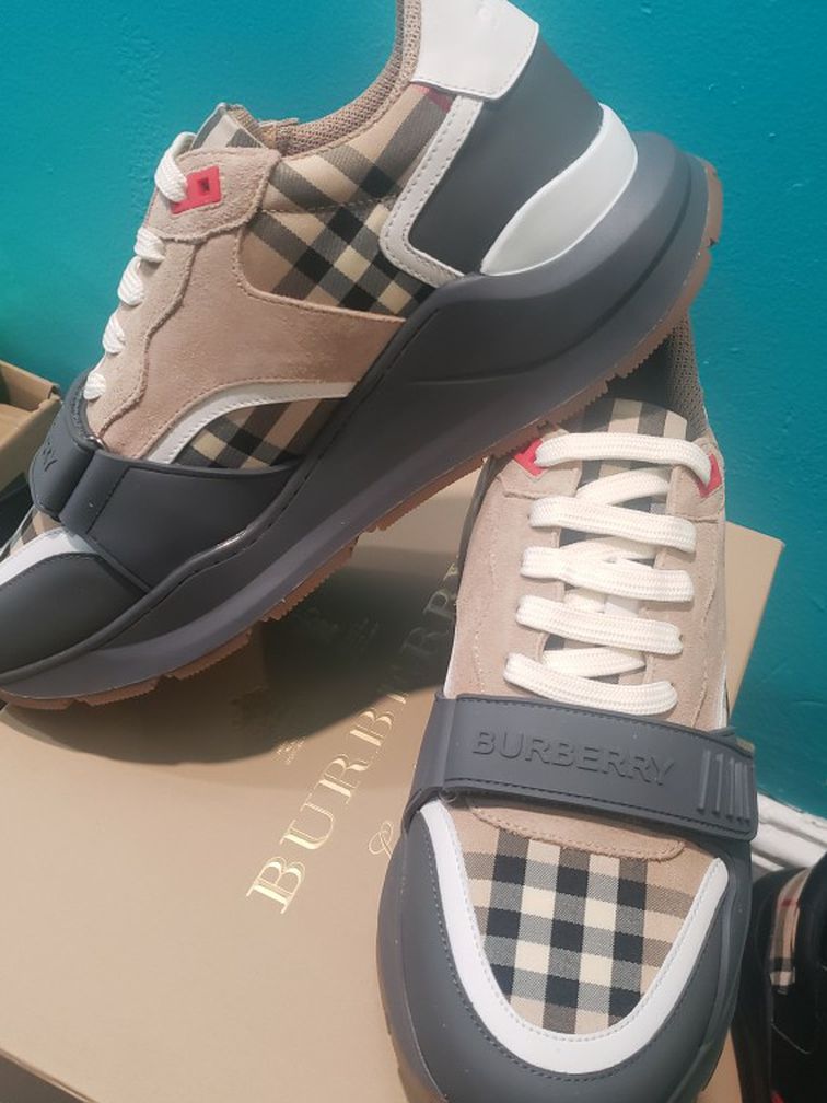 Burberry Size 9