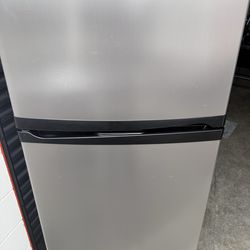 Whirlpool stainless steel top freezer refrigerator