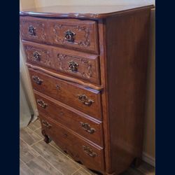 🎁BEAUTIFUL FRENCH PROVINCIAL DRESSER🎁
